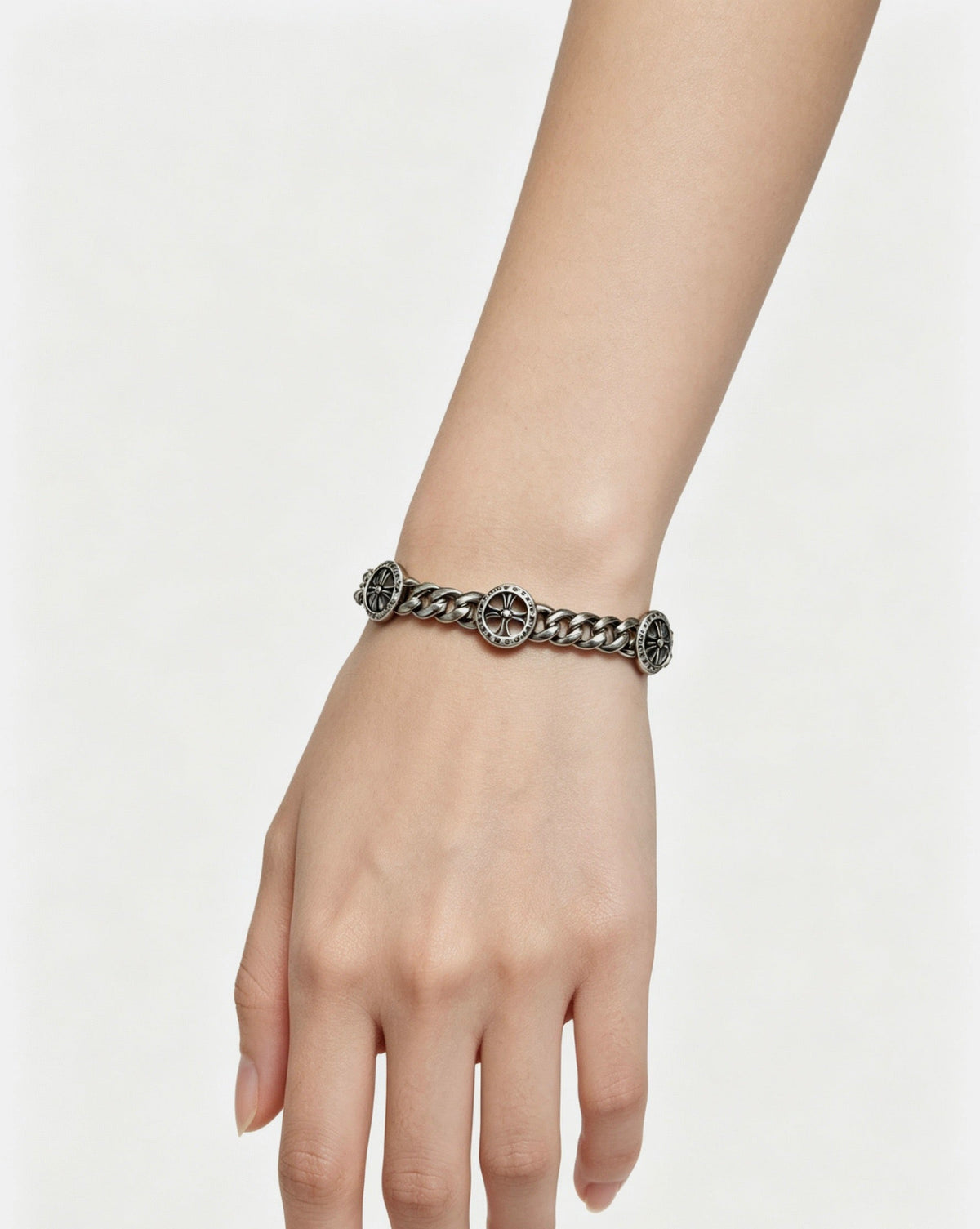 Martin Graham bracelet in polished metal-tone – detail view