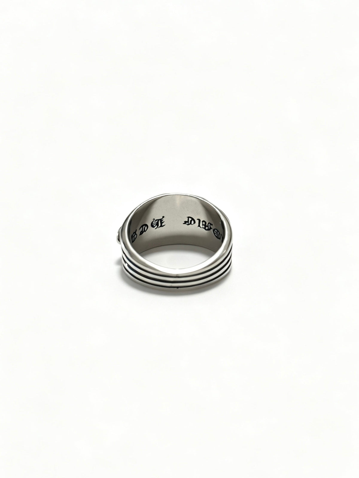 Martin Graham ring in polished metal-tone – side detail