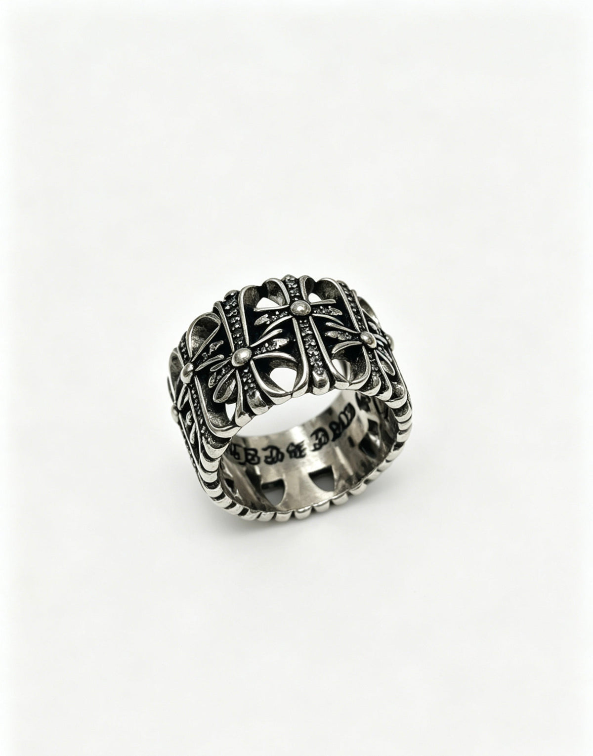 Martin Graham ring in polished metal-tone – detail view