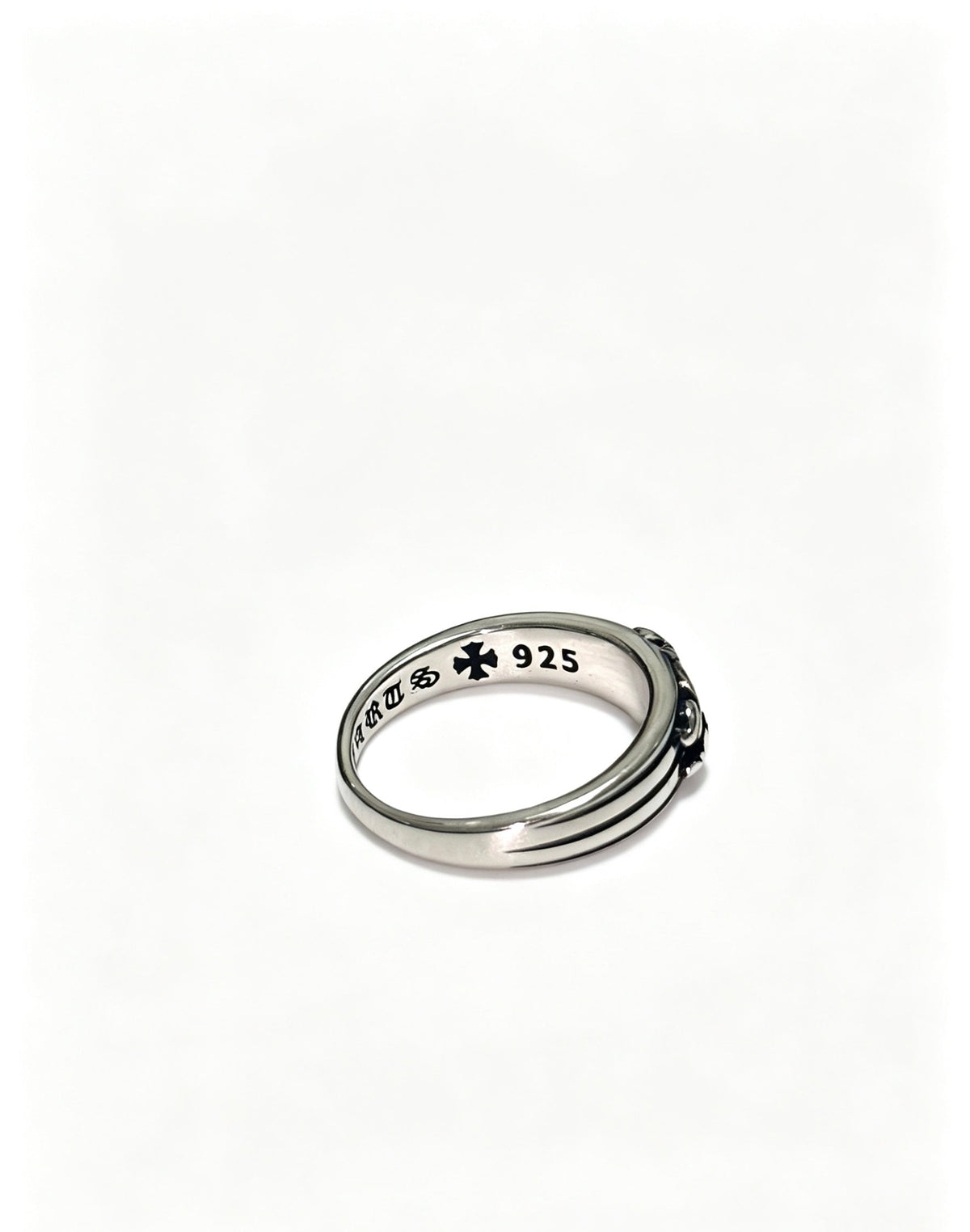 Martin Graham ring in polished metal-tone – detail view