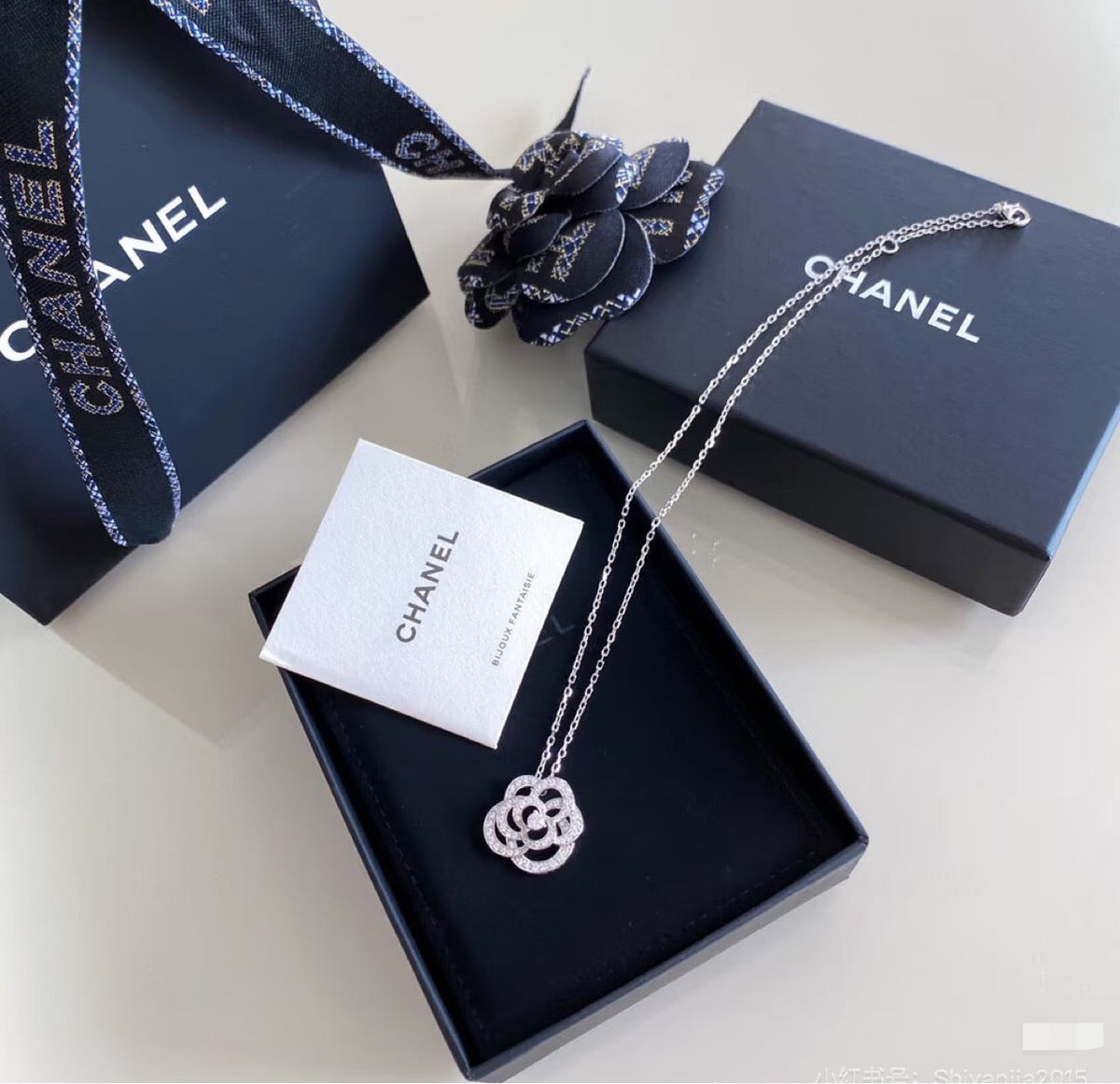 Martin Graham pendant necklace in polished metal-tone – close-up detail
