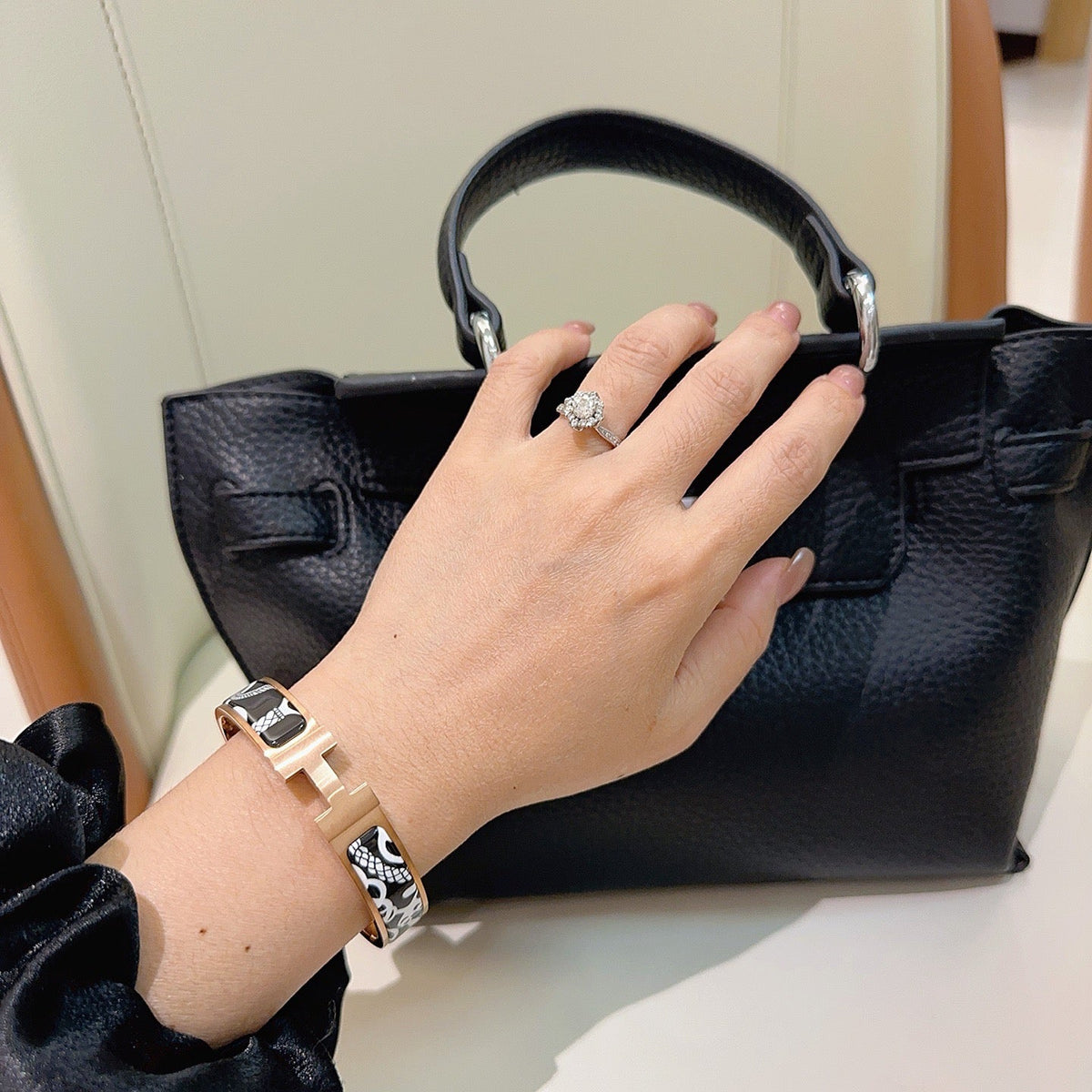 Martin Graham bangle in polished metal-tone – detail view