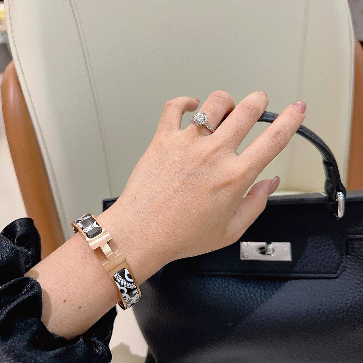 Martin Graham bangle in polished metal-tone – detail view