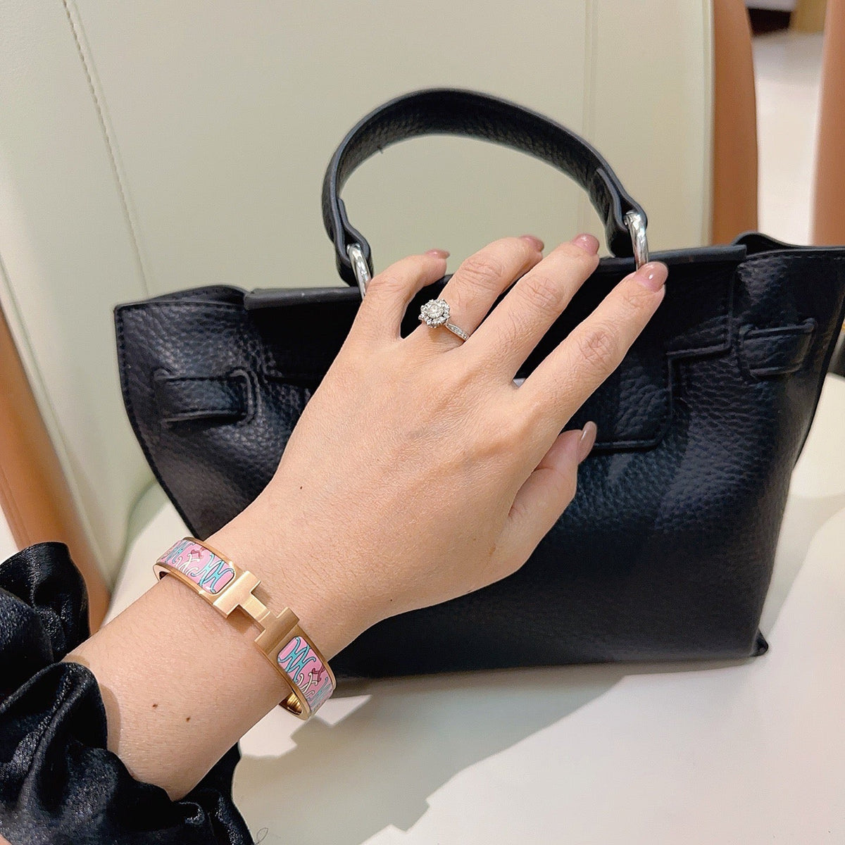 Martin Graham bangle in polished metal-tone – detail view