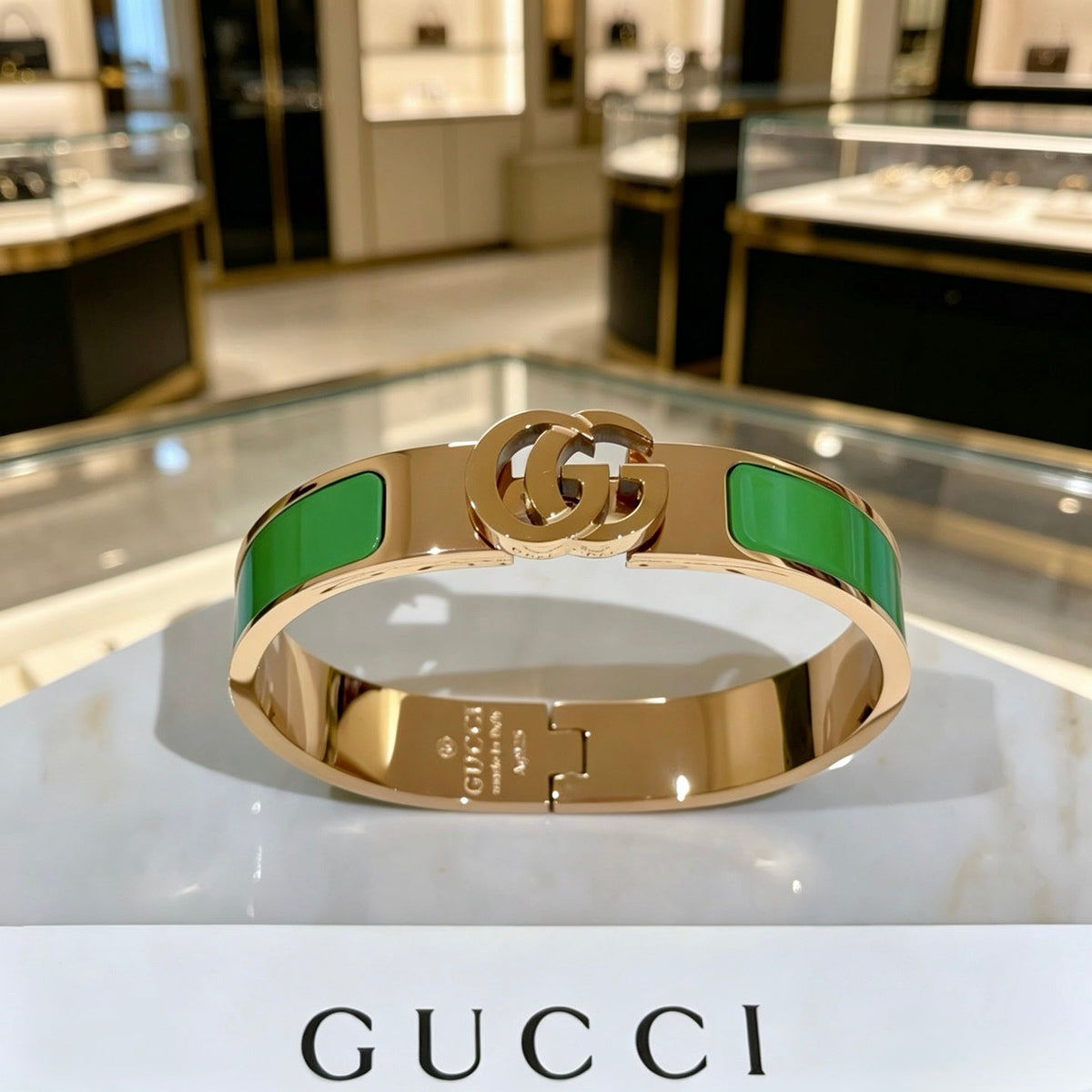 Martin Graham bangle in polished metal-tone – side detail