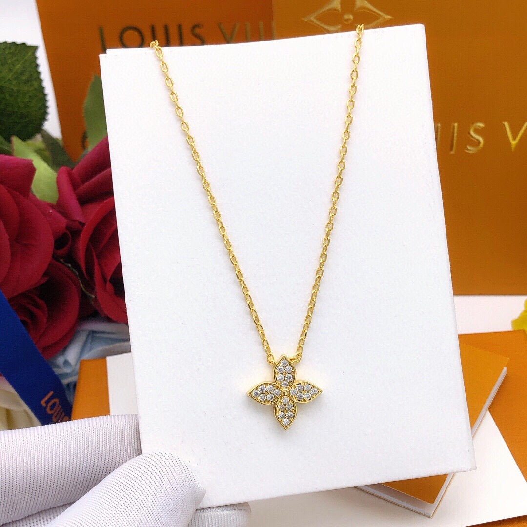 Martin Graham pendant necklace in polished metal-tone – detail view