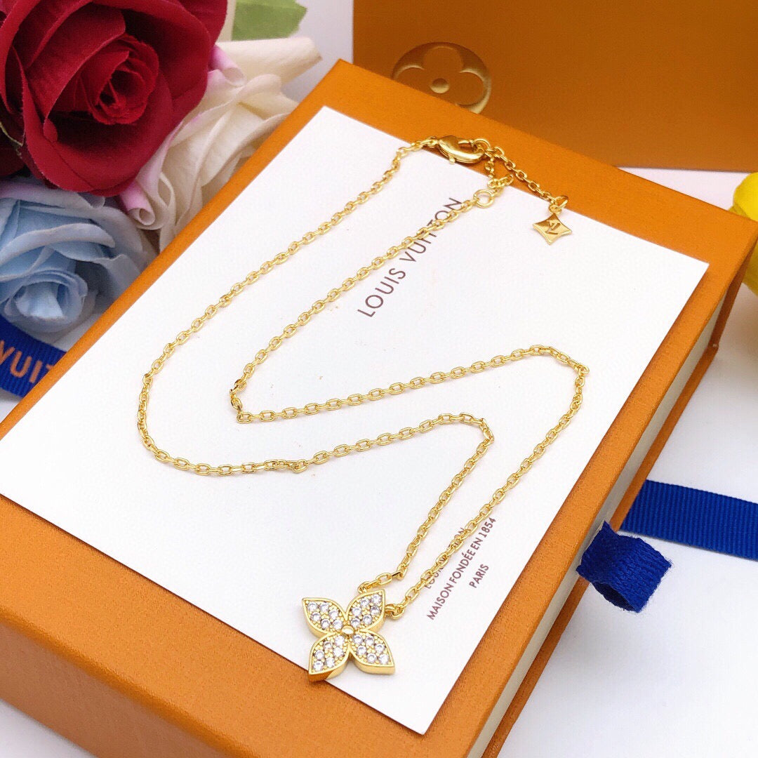 Martin Graham pendant necklace in polished metal-tone – close-up detail