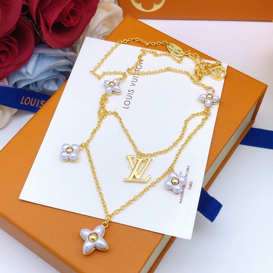 Martin Graham pendant necklace in polished metal-tone – detail view