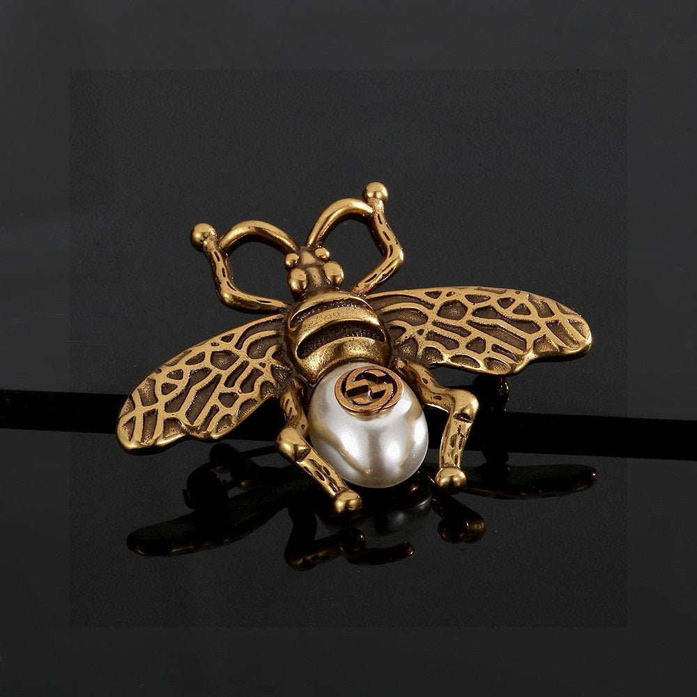 Martin Graham brooch in polished metal-tone – detail view