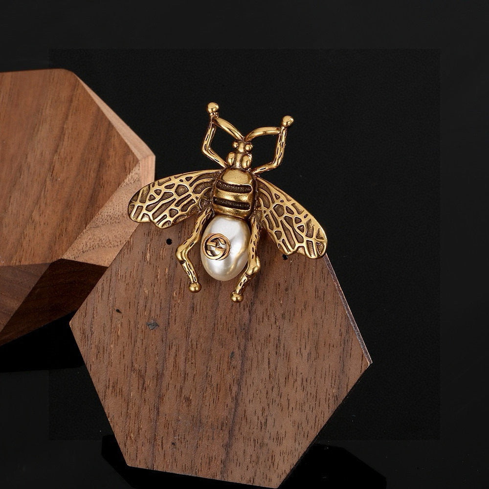 Martin Graham brooch in polished metal-tone – close-up detail