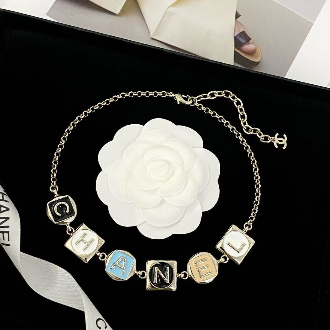 Martin Graham pendant necklace in polished metal-tone – detail view