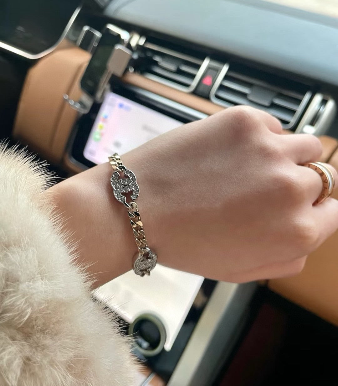 Martin Graham bracelet in polished metal-tone – detail view