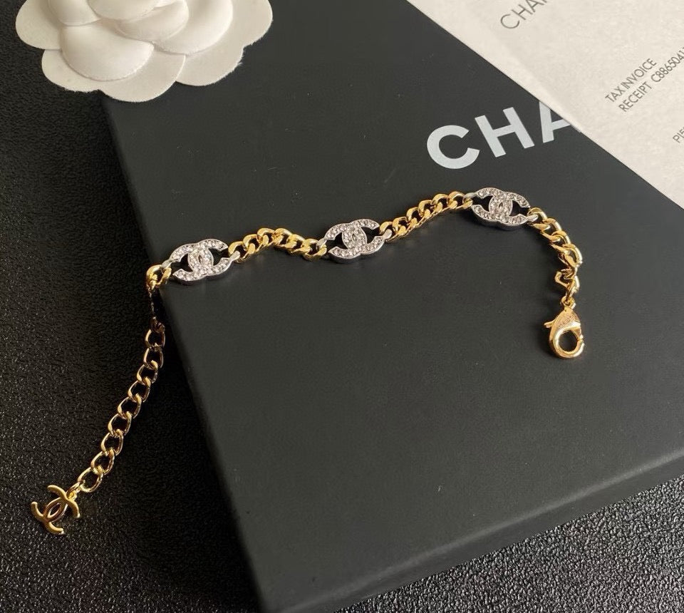 Martin Graham bracelet in polished metal-tone – side detail
