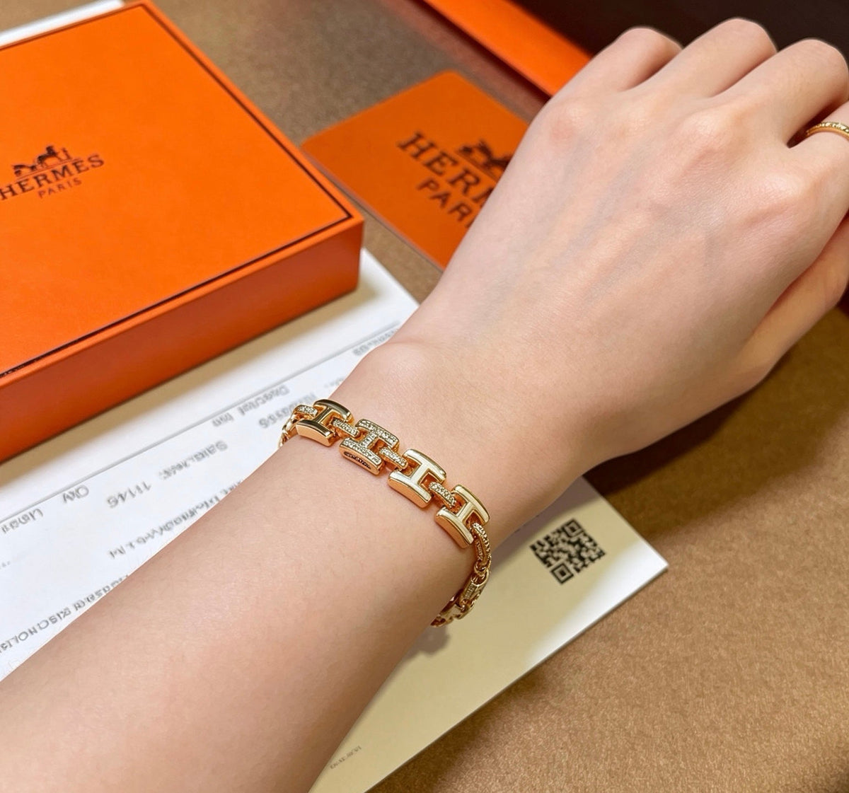 Martin Graham bracelet in polished metal-tone – detail view