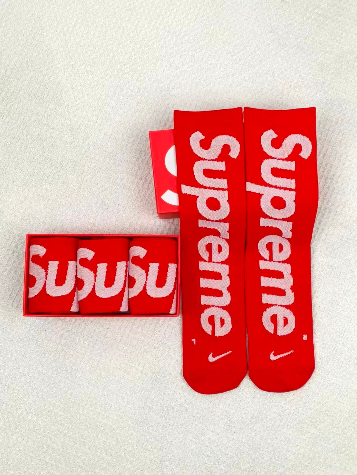 Supreme Logo Ankle Socks - 3-Pair Box