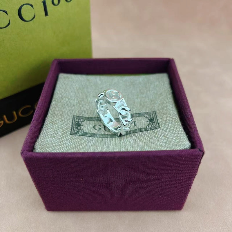 Martin Graham ring in polished metal-tone – side detail