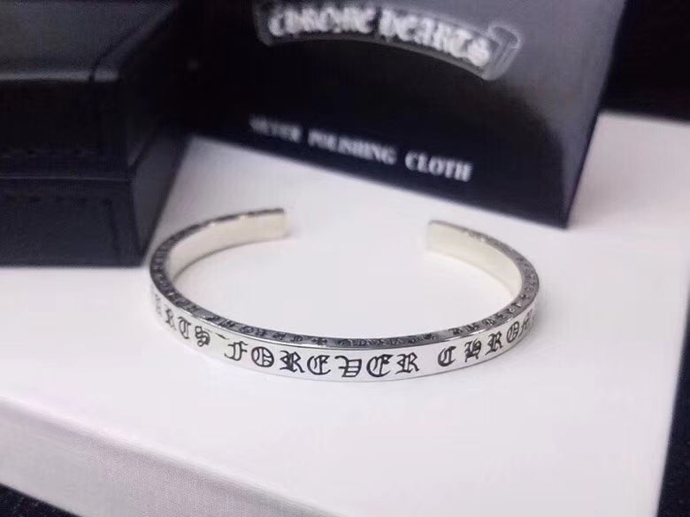 Martin Graham bangle in polished metal-tone – side detail